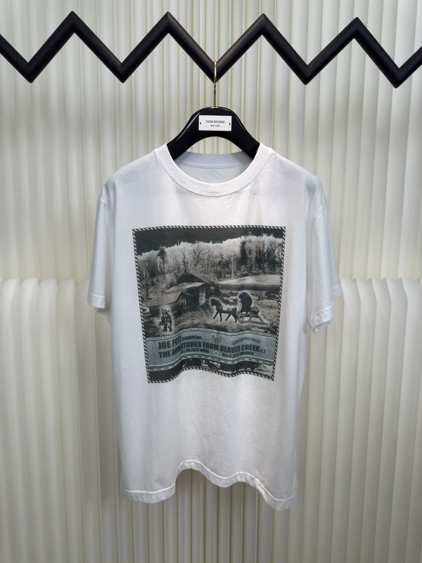 P250 Chrome Hear oil painting short sleeves. The fabric is made of 26-woven 200g cotton. The printing is digital printing. Customized accessories. Size S M L